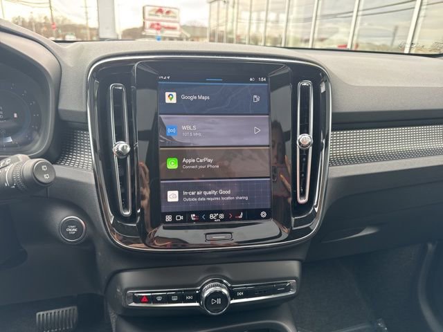 Certified 2025 Volvo XC40 B5 Plus AWD/4WD image 18