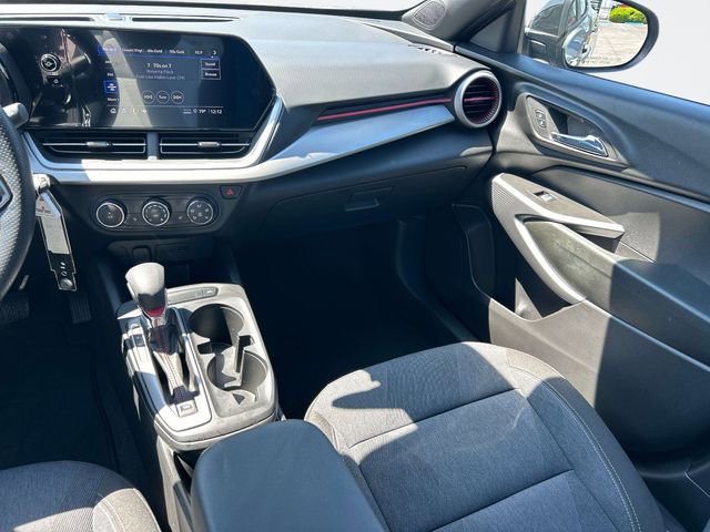 Used 2024 Chevrolet Trax RS w/ Sunroof Package image 14