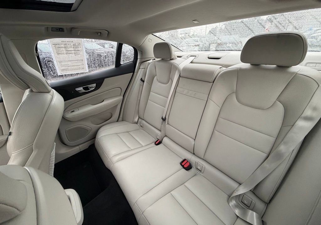 Used 2022 Volvo S60 B5 Momentum w/ Premium Package image 24