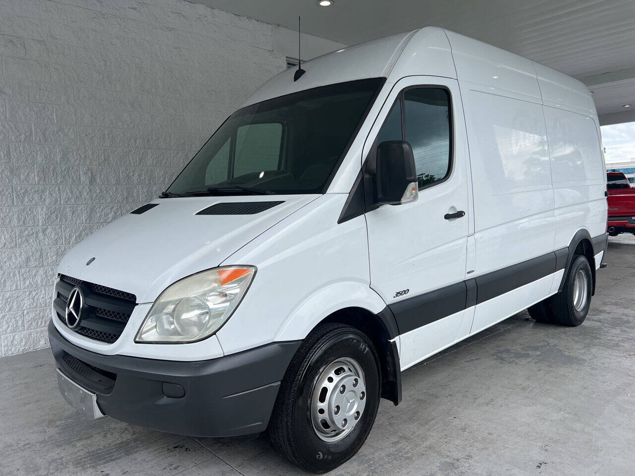 Used 2010 Mercedes-Benz Sprinter 3500 image 2