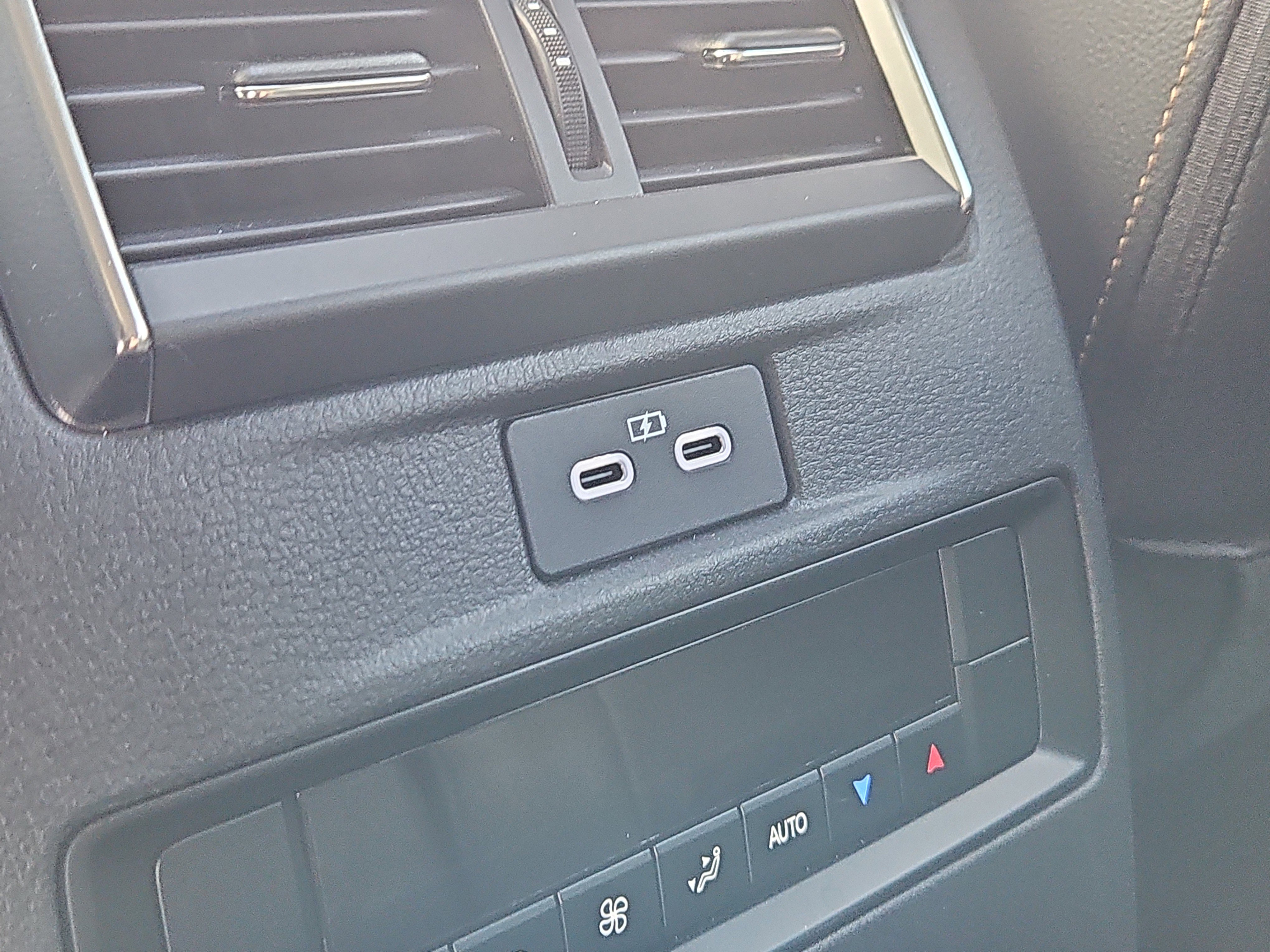 Certified 2025 MAZDA CX-70 3.3 Turbo w/ Premium Package image 14