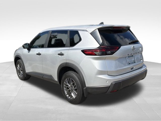 Used 2024 Nissan Rogue S AWD/4WD image 3