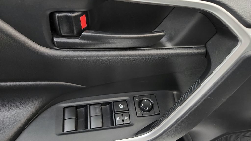 Certified 2021 Toyota RAV4 LE FWD image 23