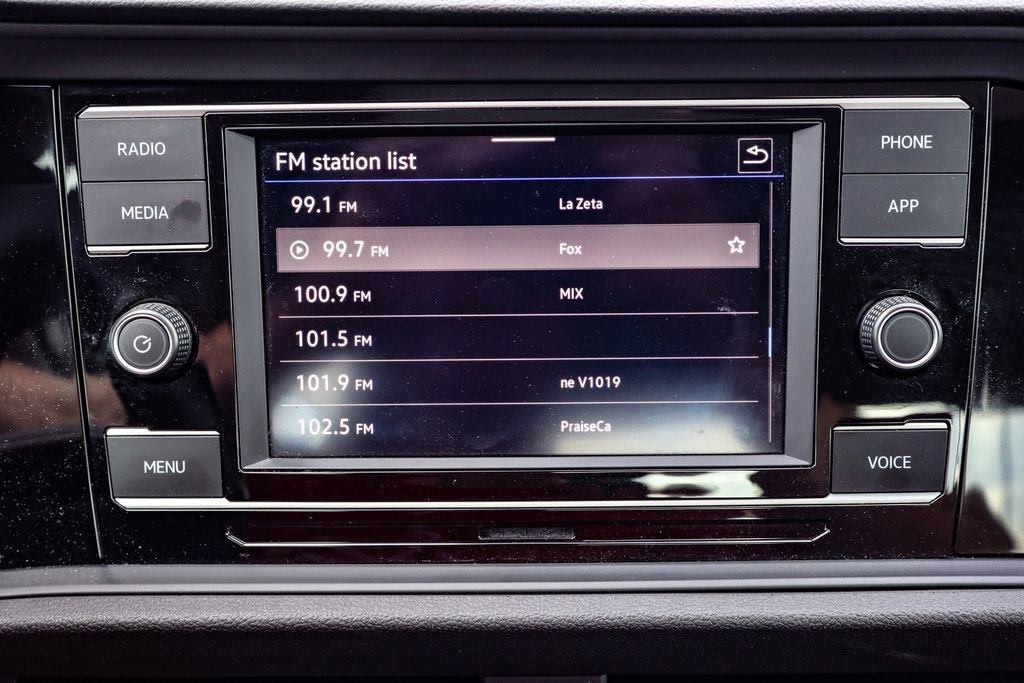 Used 2023 Volkswagen Jetta SE w/ Panoramic Sunroof Package image 32