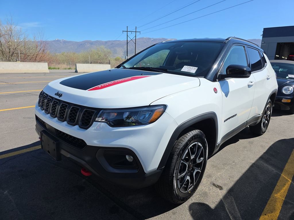Used 2025 Jeep Compass Trailhawk w/ Trailer Tow Group image 1