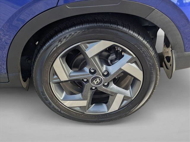 Used 2022 Hyundai Venue Limited image 23