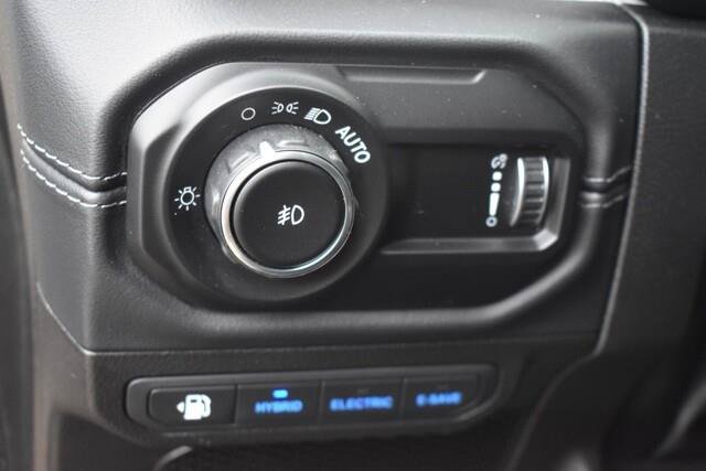 Used 2025 Jeep Wrangler Sahara 4xe AWD/4WD image 26