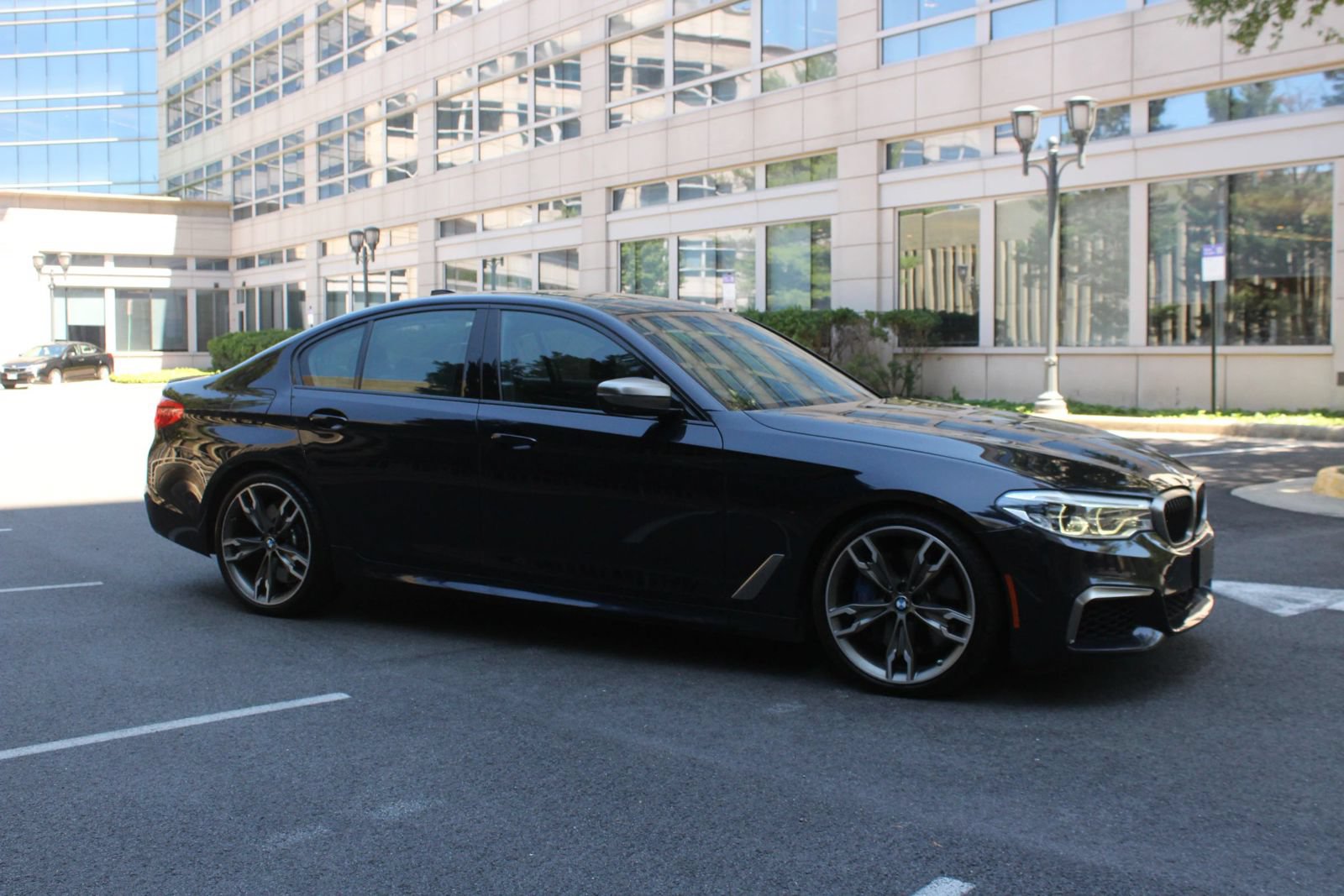 Used 2020 BMW M550i xDrive w/ Executive Package AWD/4WD image 2