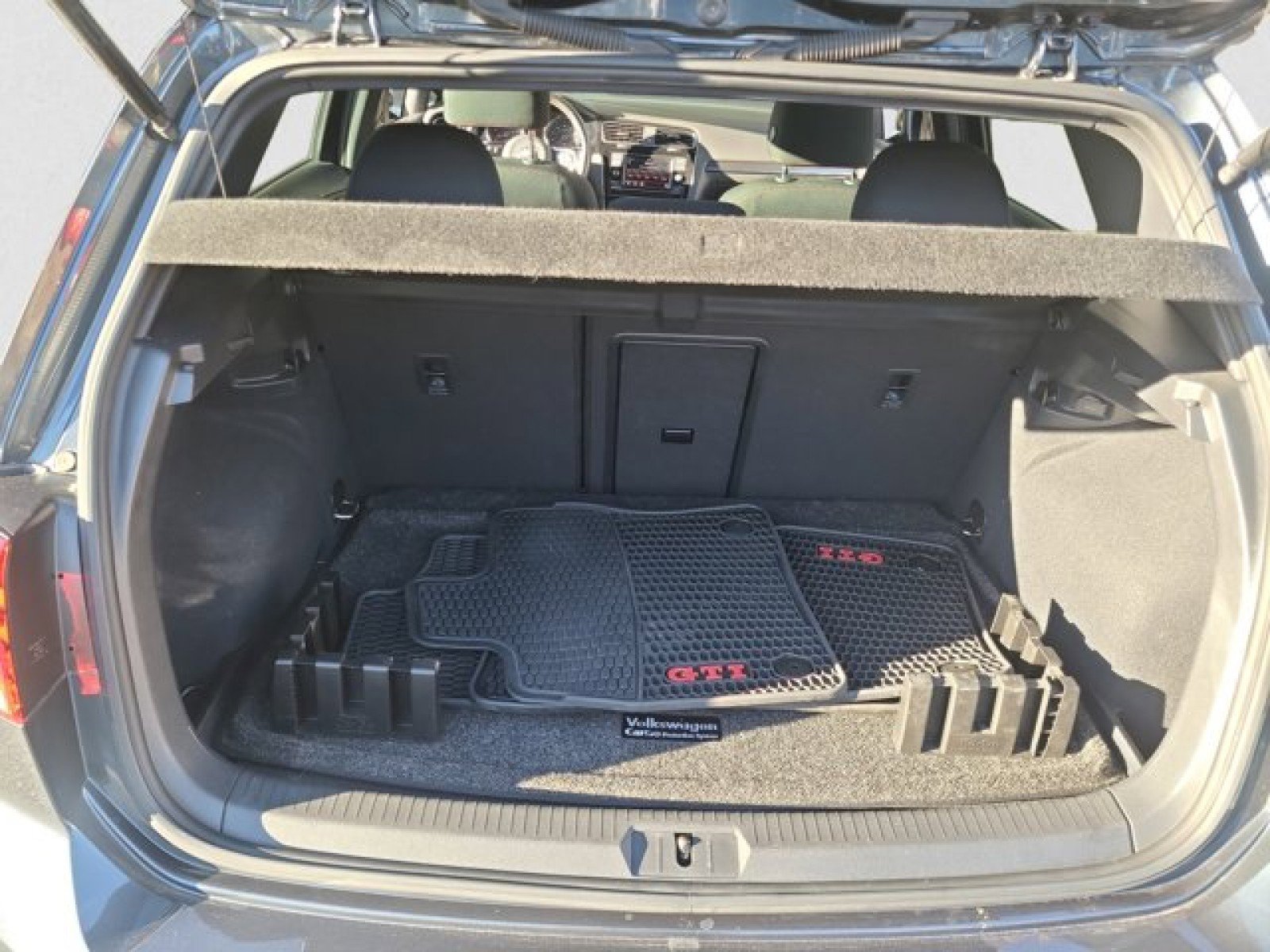 Used 2019 Volkswagen Golf S image 19