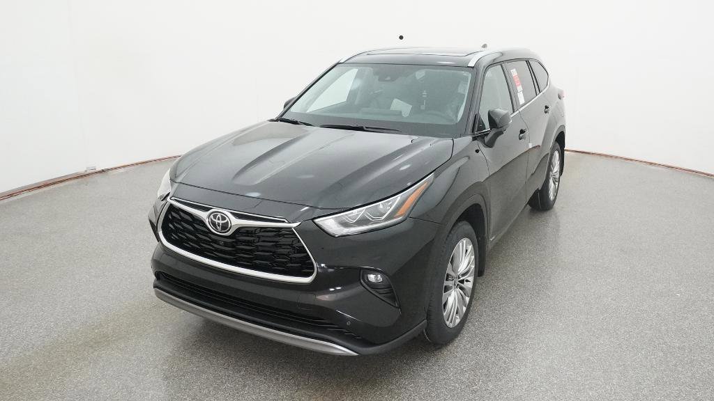 New 2026 Toyota Highlander Platinum image 3