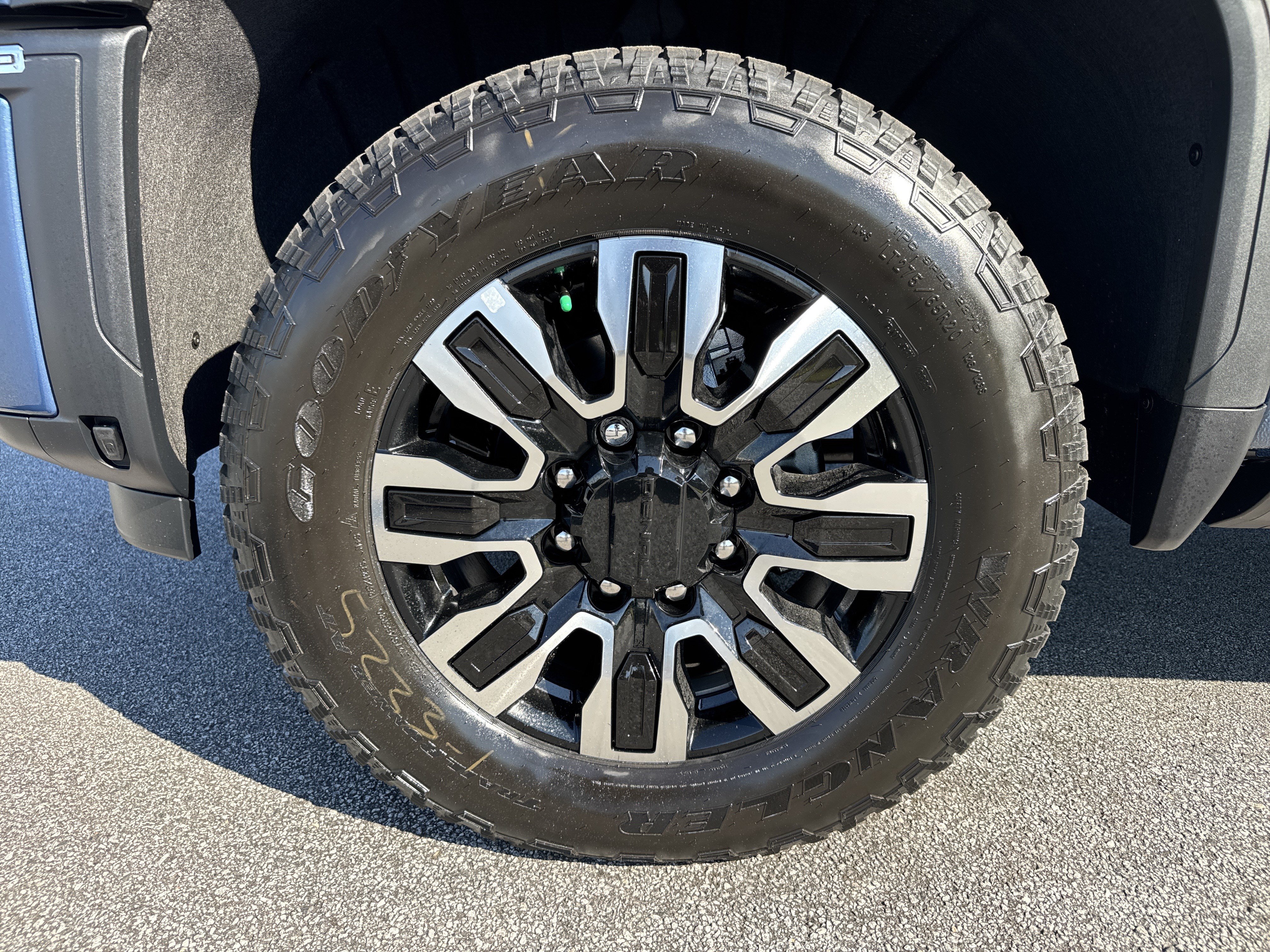 New 2026 GMC Sierra 2500 Denali Ultimate AWD/4WD image 13