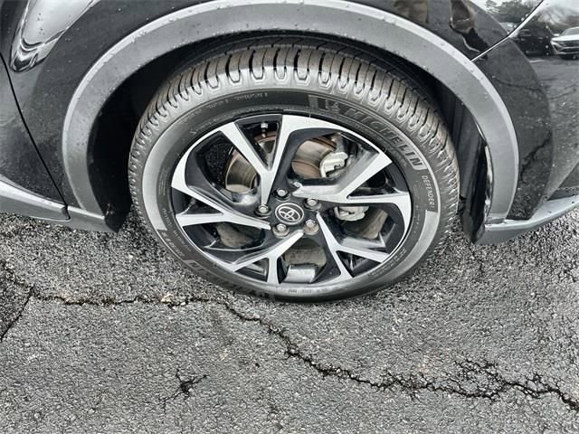 Used 2022 Toyota C-HR XLE image 19