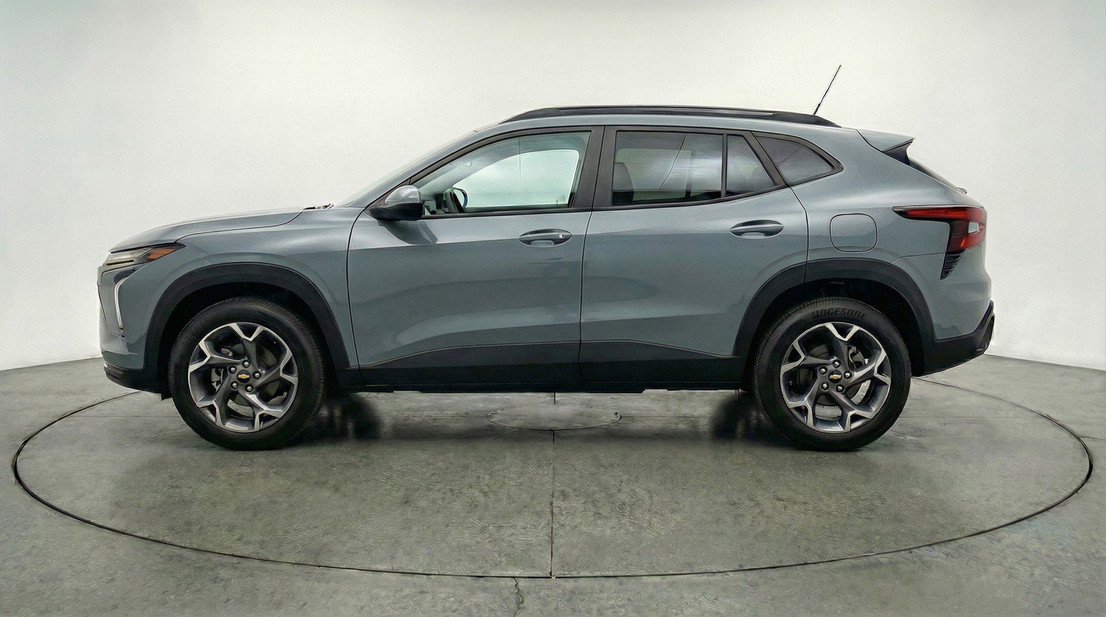 Used 2025 Chevrolet Trax LT w/ LT Convenience Package image 5