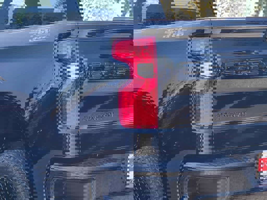 Used 2025 Chevrolet Silverado 1500 Custom Trail Boss w/ Dark Appearance Package image 7