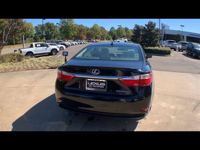 Used 2014 Lexus ES 300h w/ Premium Package w/Bamboo Trim FWD image 7