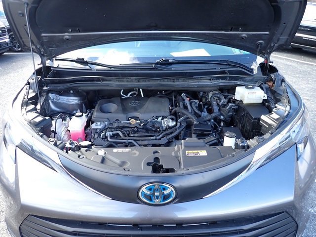 Used 2024 Toyota Sienna XLE image 13