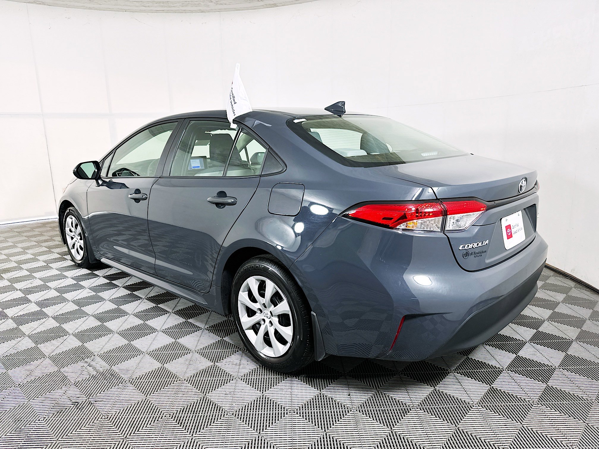 Used 2025 Toyota Corolla LE FWD image 5