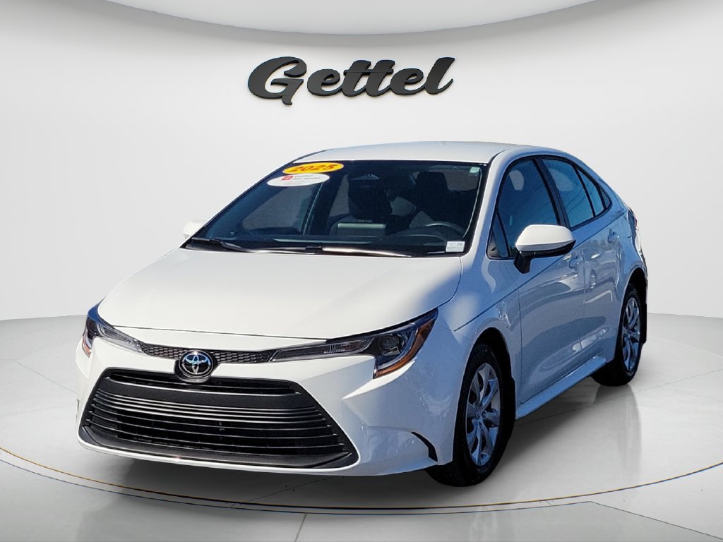 Used 2025 Toyota Corolla LE FWD image 1