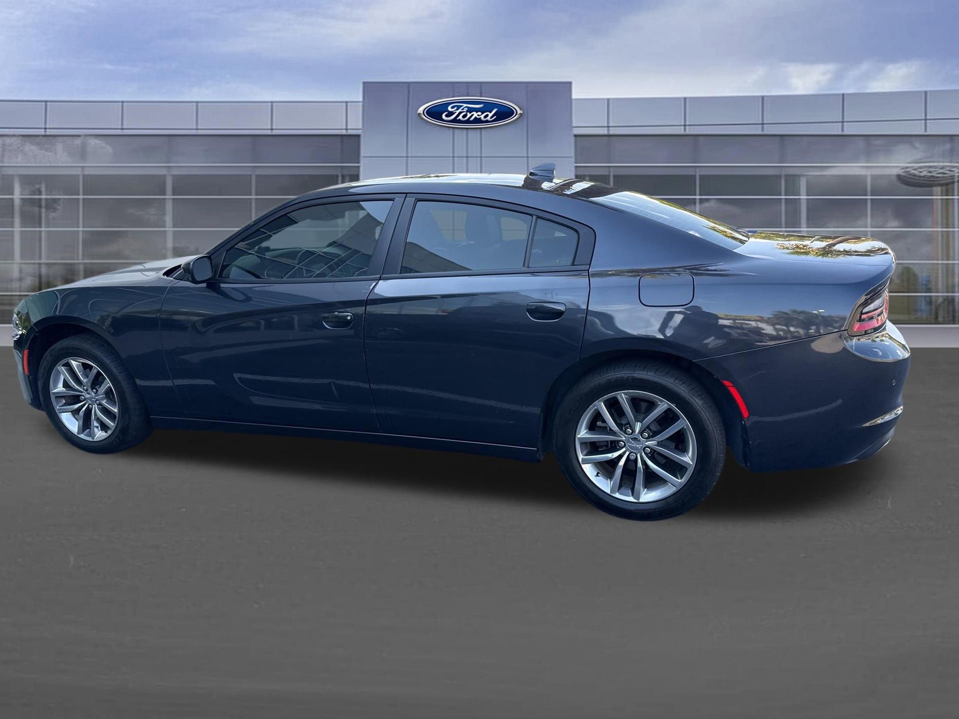 Used 2016 Dodge Charger SXT w/ Plus Group RWD image 8