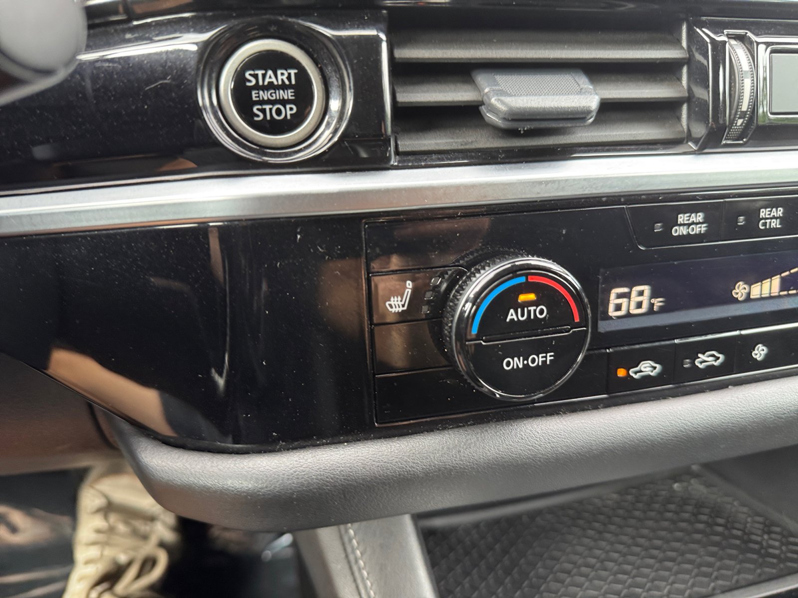 Used 2024 Nissan Pathfinder SV FWD image 21