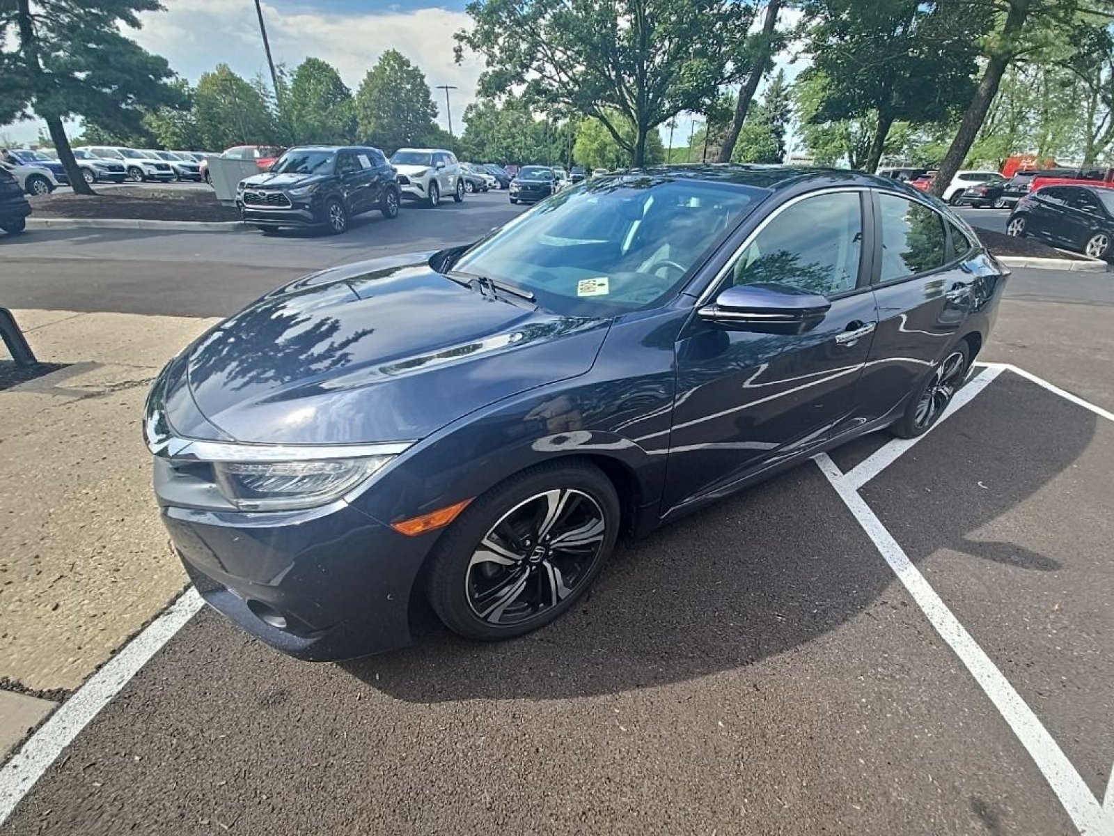 Used 2017 Honda Civic Touring image 5