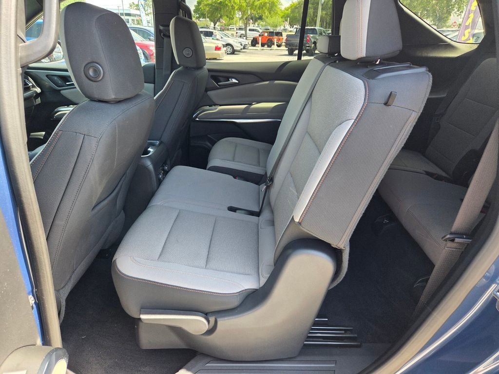 Used 2025 Chevrolet Traverse LT FWD image 6