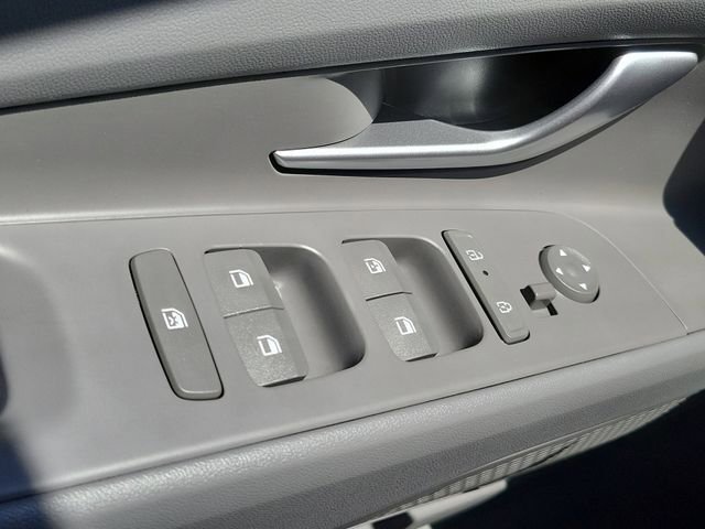 New 2026 Hyundai Elantra Sport FWD image 17