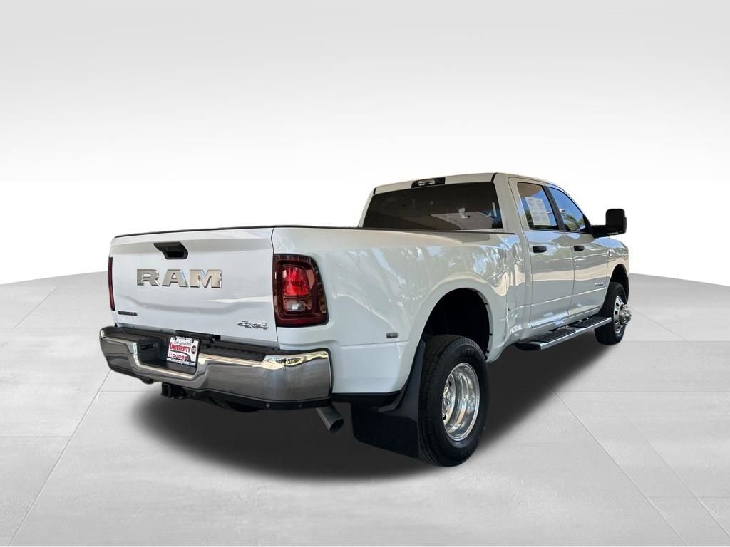 Used 2025 RAM 3500 Big Horn AWD/4WD image 3