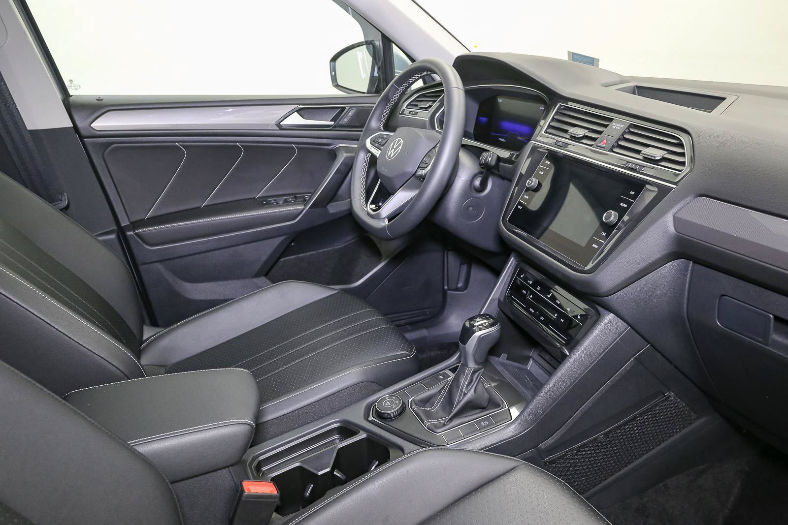 Certified 2023 Volkswagen Tiguan SE AWD/4WD image 23