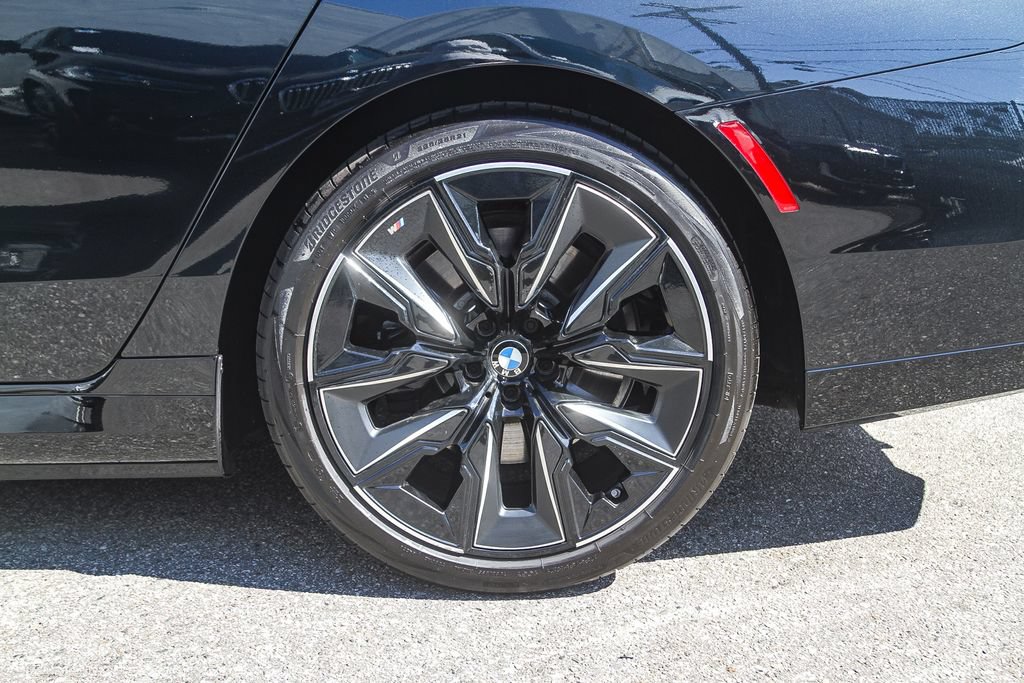 Used 2026 BMW 750e xDrive w/ Premium Package AWD/4WD image 8