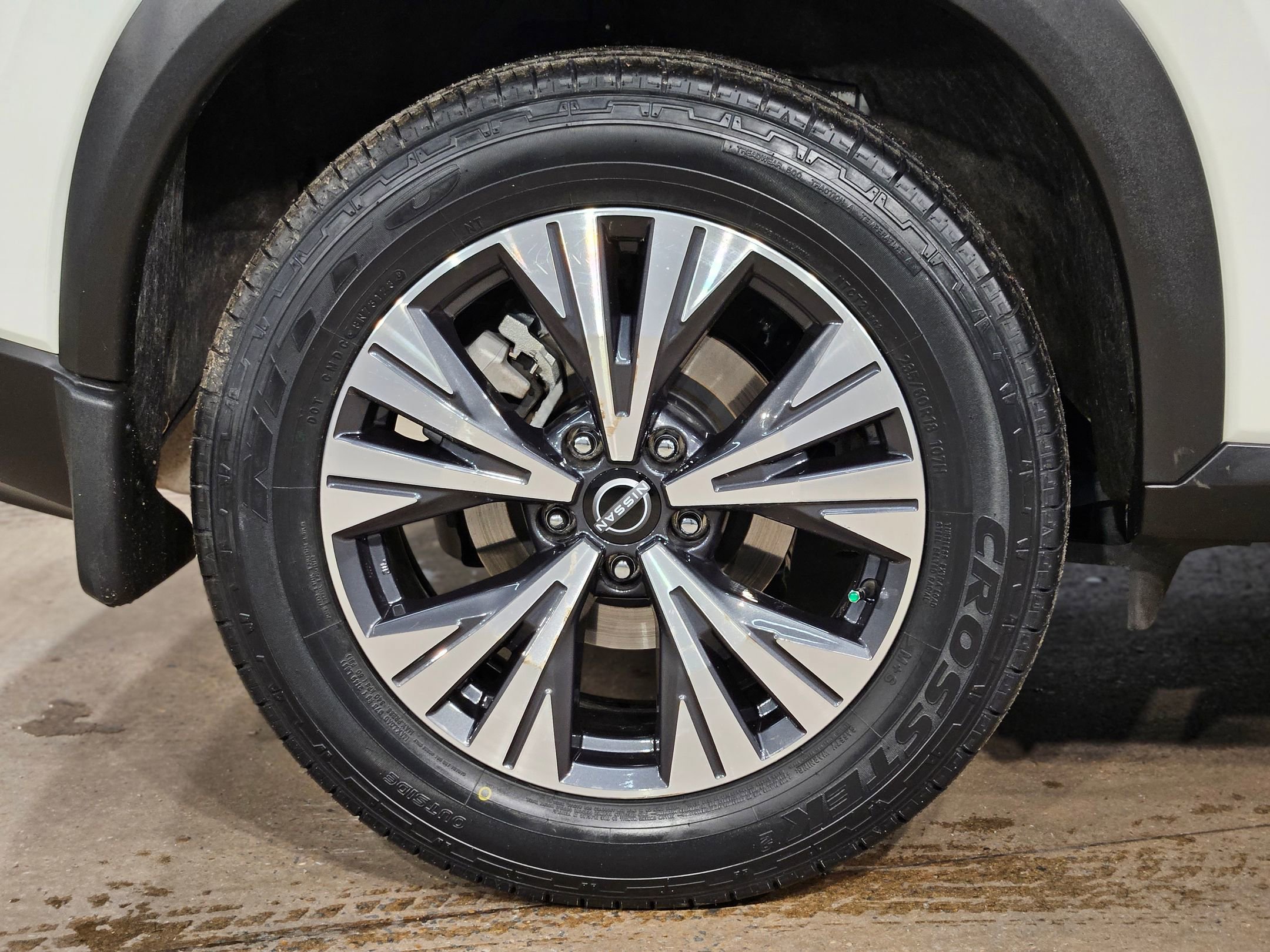 Used 2023 Nissan Rogue SV w/ SV Premium B Package image 17