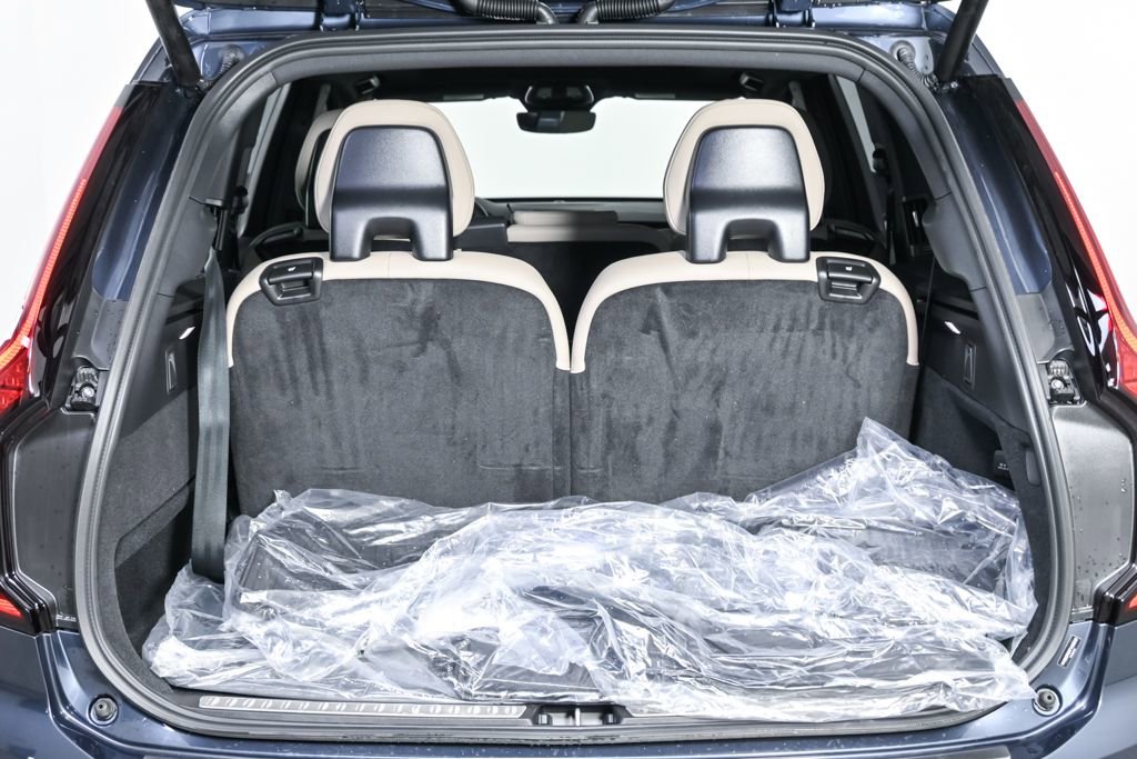 Certified 2026 Volvo XC90 B6 Plus w/ Protection Package Premier AWD/4WD image 32