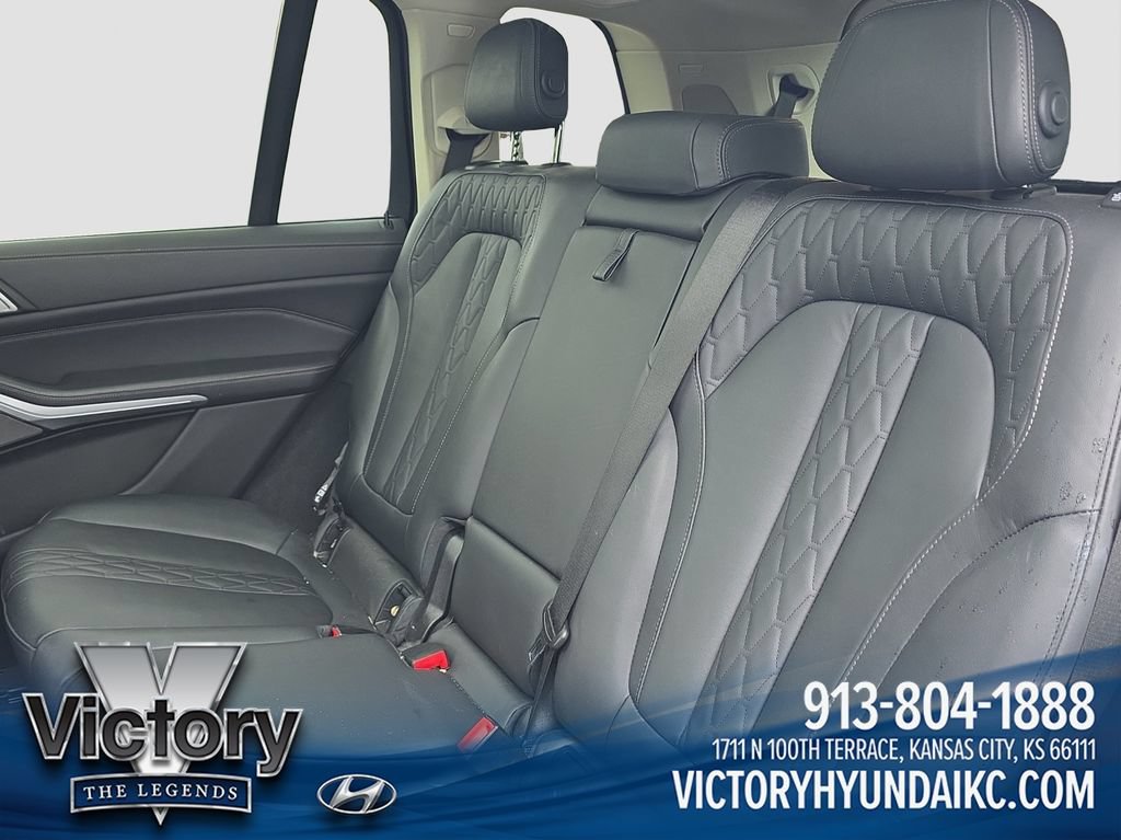 Used 2023 BMW X7 xDrive40i AWD/4WD image 16