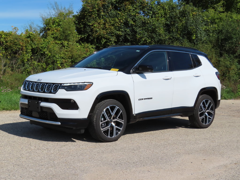 Used 2025 Jeep Compass Limited w/ Elite Group AWD/4WD image 9