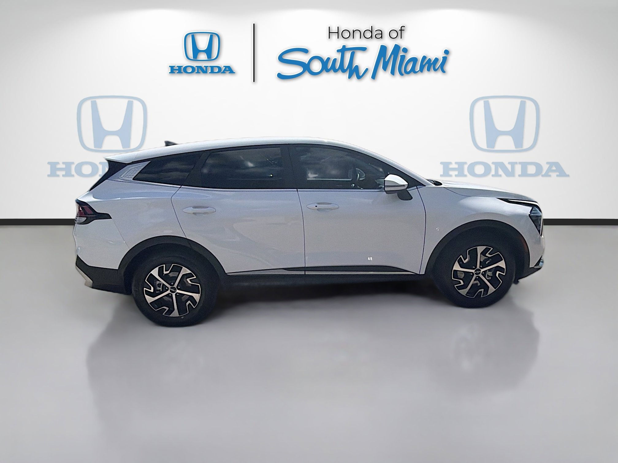 Used 2024 Kia Sportage EX image 8