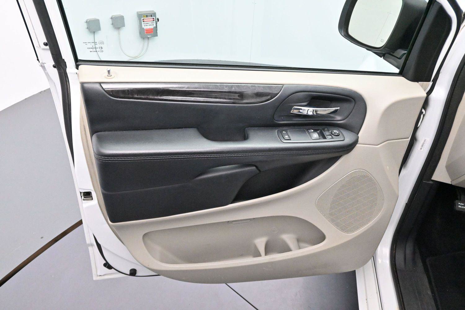 Used 2017 Dodge Grand Caravan SE FWD image 9