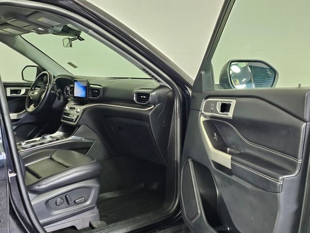 Used 2021 Ford Explorer XLT w/ Equipment Group 202A image 12