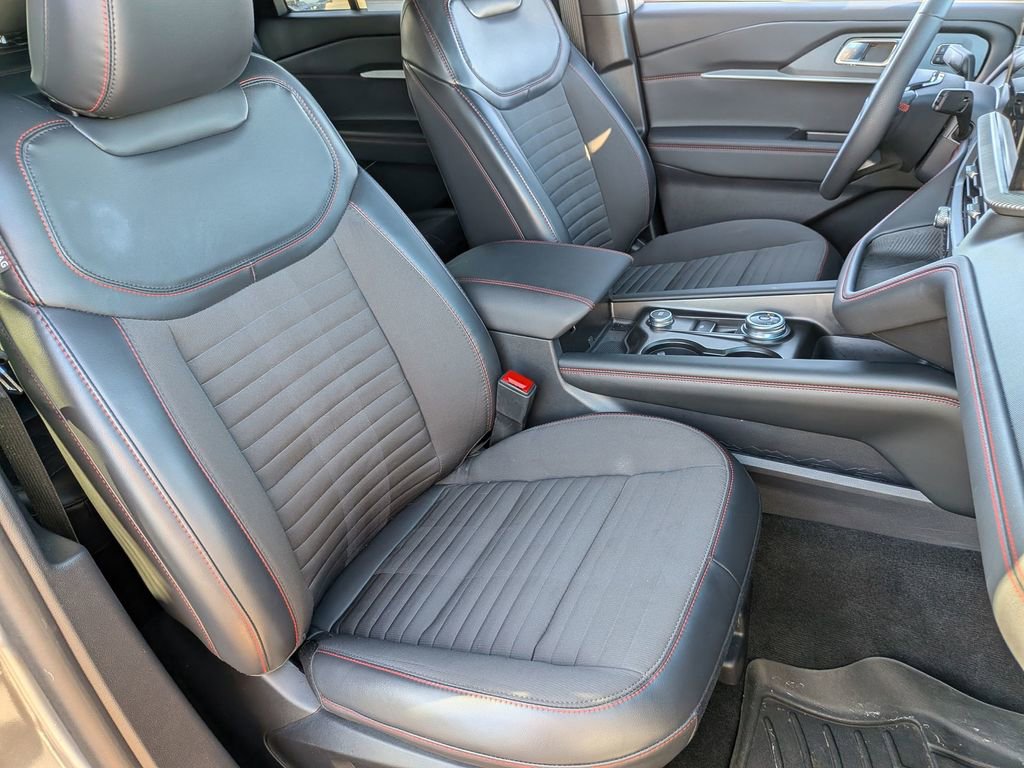 Used 2026 Ford Explorer ST-Line w/ Premium Package RWD image 30