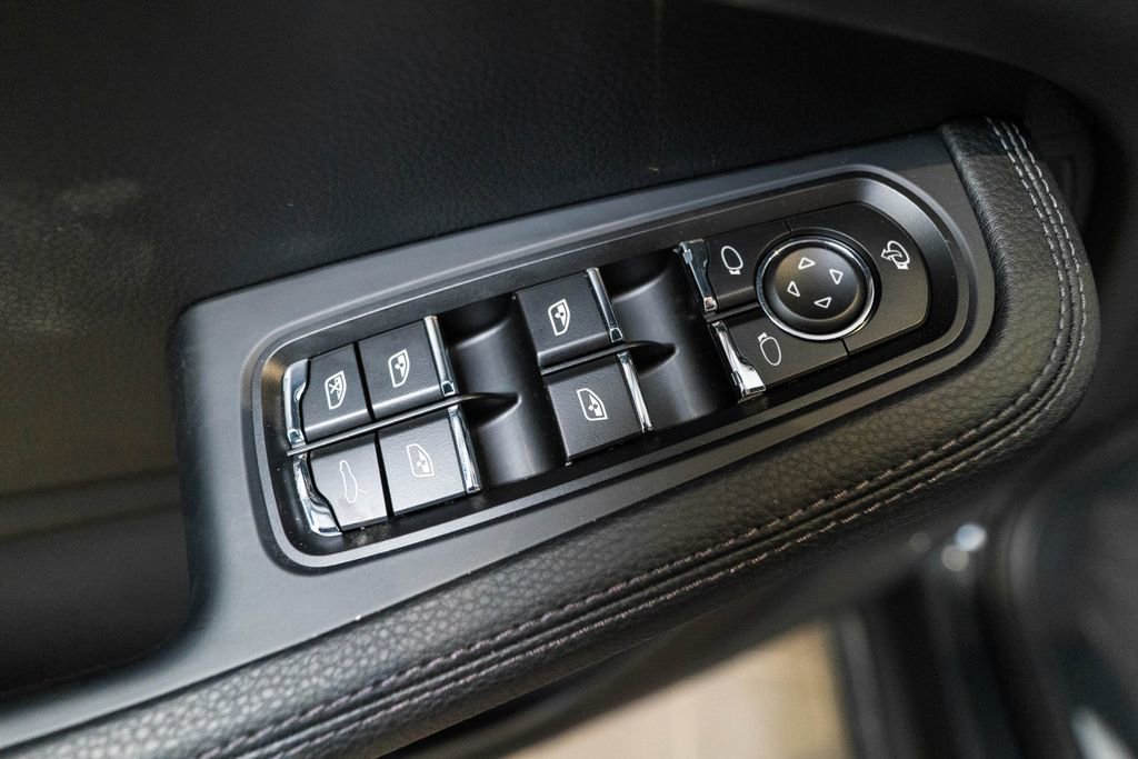 Certified 2026 Porsche Macan S AWD/4WD image 18
