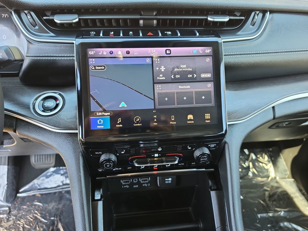 Used 2023 Jeep Grand Cherokee L Limited w/ Black Appearance Package AWD/4WD image 11