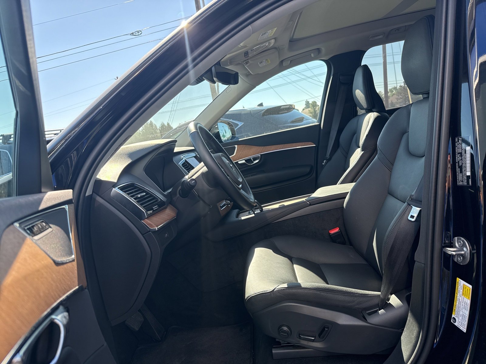 Used 2025 Volvo XC90 B6 Plus image 7