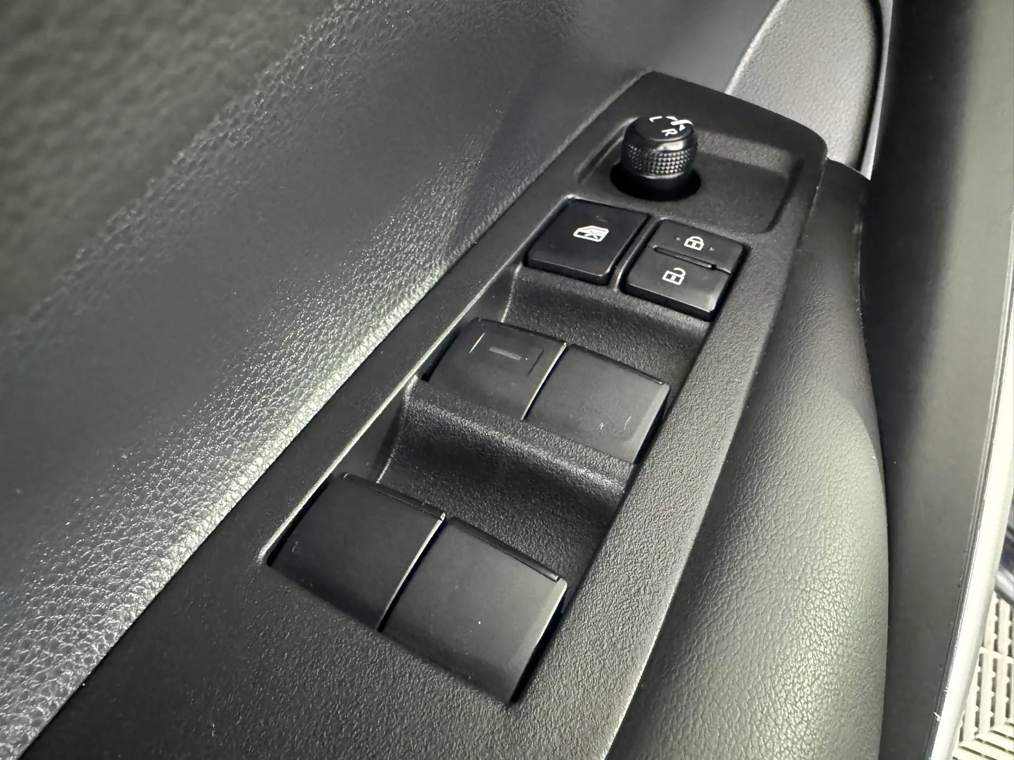 Used 2024 Toyota Corolla XLE FWD image 39