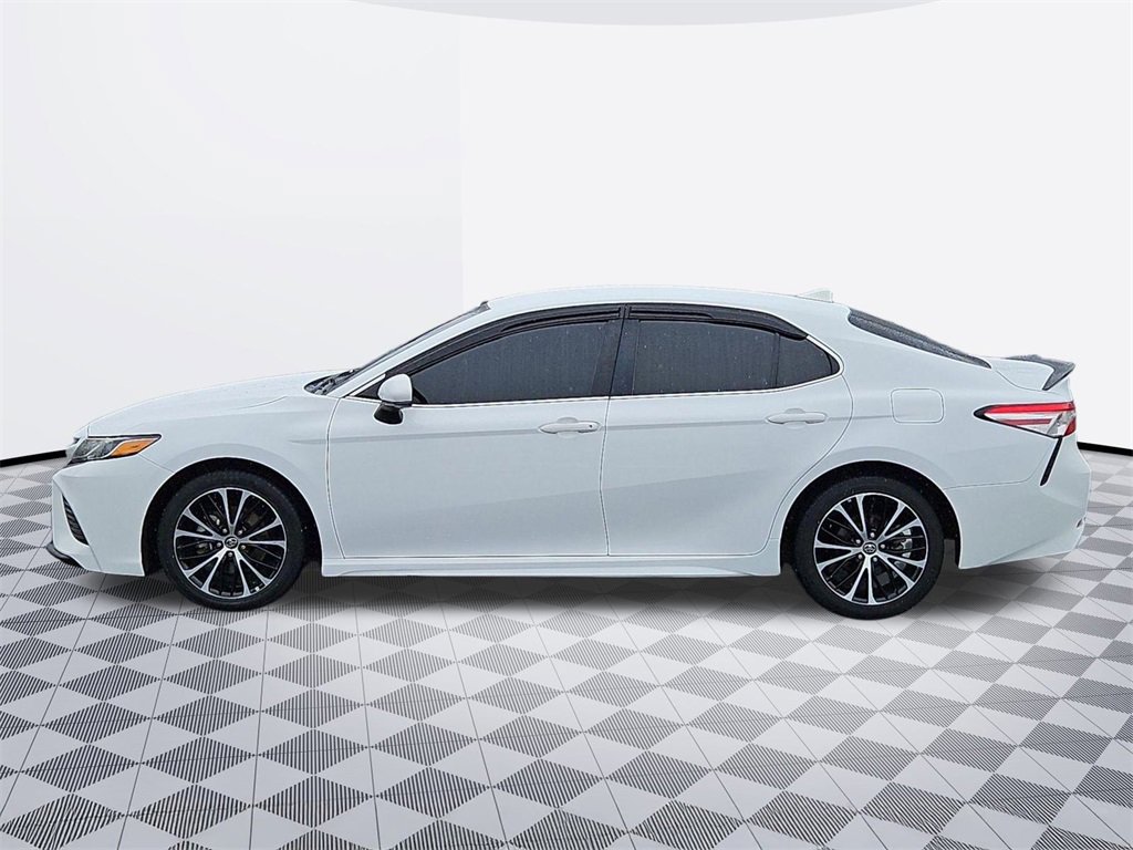 Used 2020 Toyota Camry SE image 3