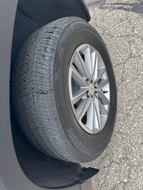 Used 2023 Chevrolet Traverse LT FWD image 21