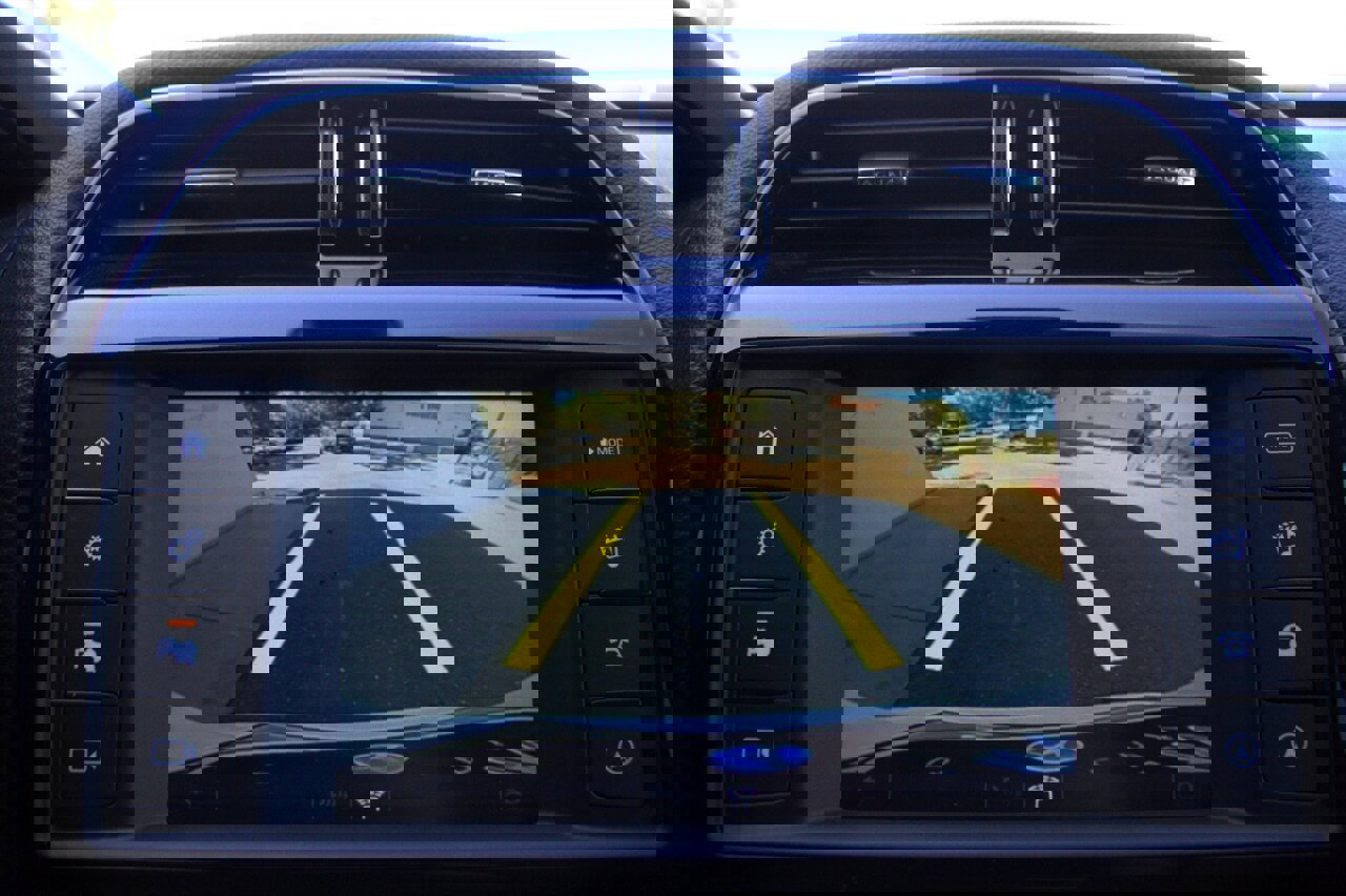 Used 2018 Jaguar F-PACE Premium image 28