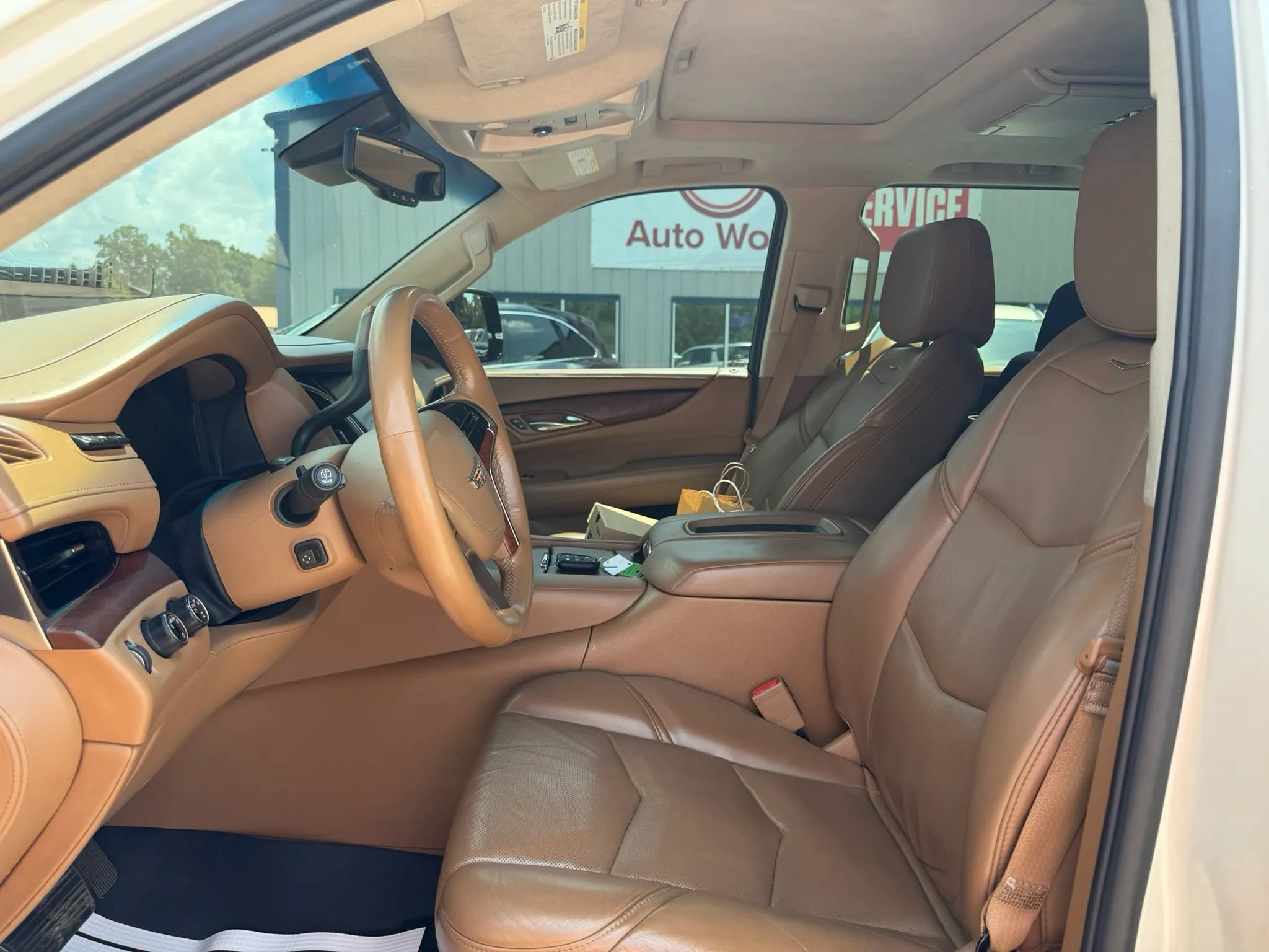Used 2015 Cadillac Escalade ESV Platinum AWD/4WD image 10