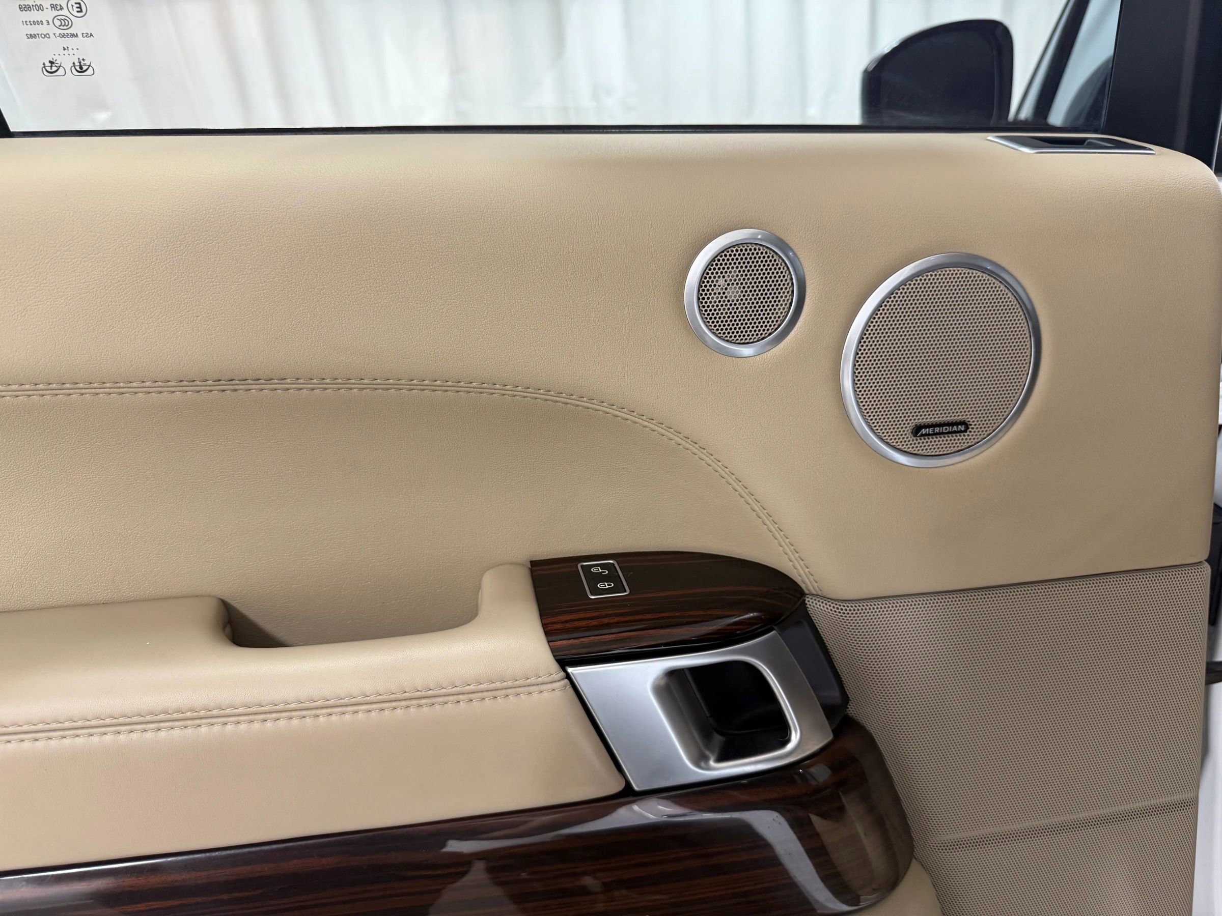 Used 2014 Land Rover Range Rover Supercharged image 35