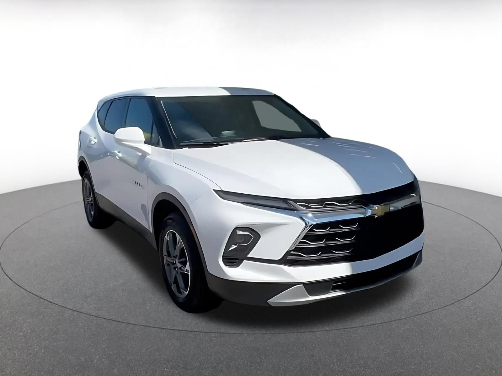 Used 2026 Chevrolet Blazer LT FWD image 3