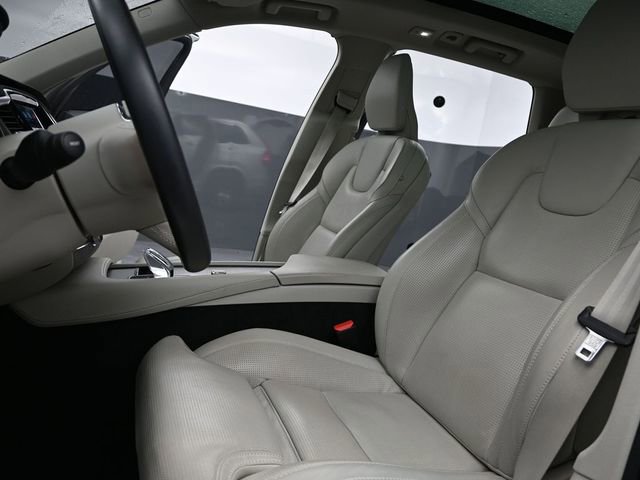 Used 2024 Volvo XC90 B6 Ultimate w/ Protection Package Premier image 17