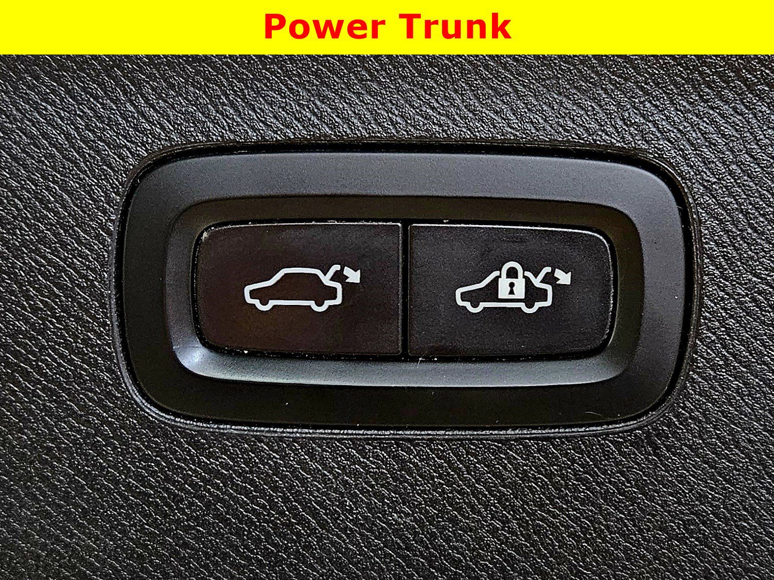 Used 2021 Volvo XC90 T6 Momentum w/ Protection Package Premier image 33